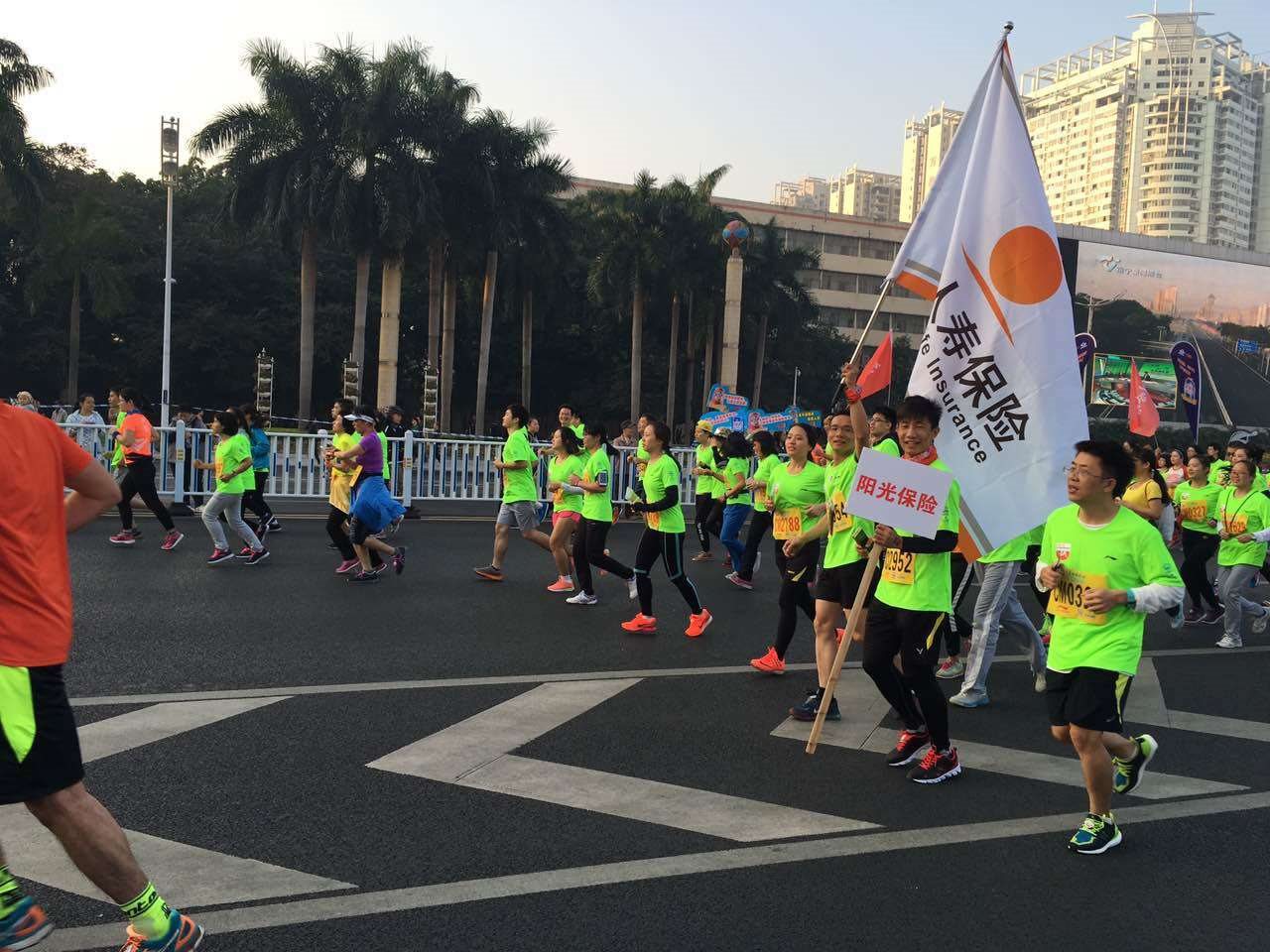 2016年南宁国际半程马拉松火热开跑 阳光保险