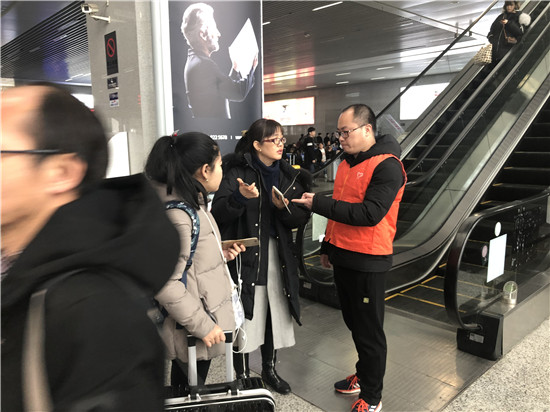 市体彩中心开展体彩志愿行,温暖回家路活动