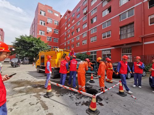 心系企业强服务 无私奉献保畅通—市排水公司义务疏