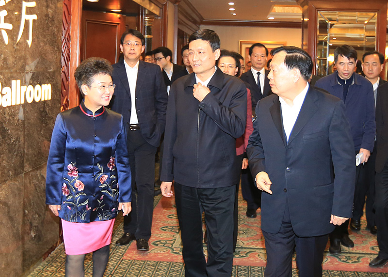 国务院国资委主任肖亚庆,浙江省委书记夏宝龙与中信银行李庆萍行长