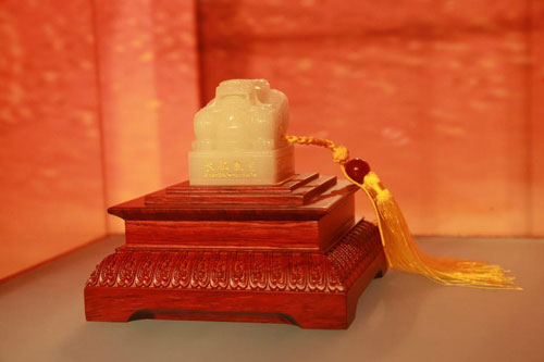 这一全国唯一进入国家博物馆馆藏的长征题材玉玺,足以证明《长征徽宝