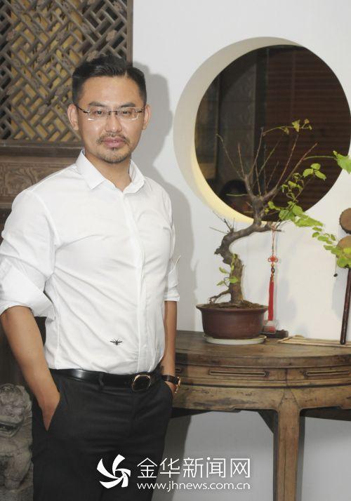 与很多藏家"半路出家"不同,张懿从儿时起便与现代金银币结缘,很早便