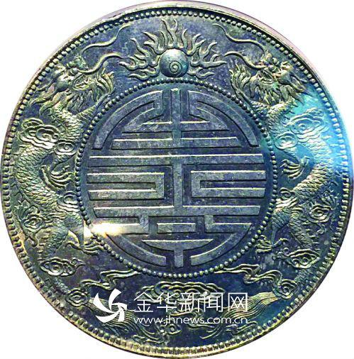 "张懿说,如今这枚珍稀钱币被人知晓存世的只有5枚且3枚收藏在博物馆