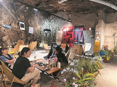 喝咖啡、品美酒、玩游戏……“防空洞”摇身一变成消费新场景