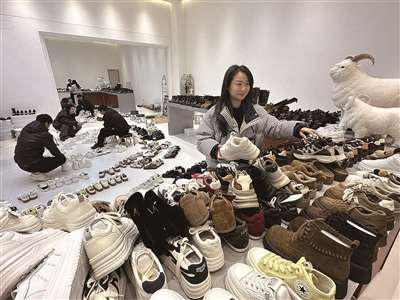 �й�Ь�������ŮЬ4��˫ 2026������ʵ��̽�����Ļ