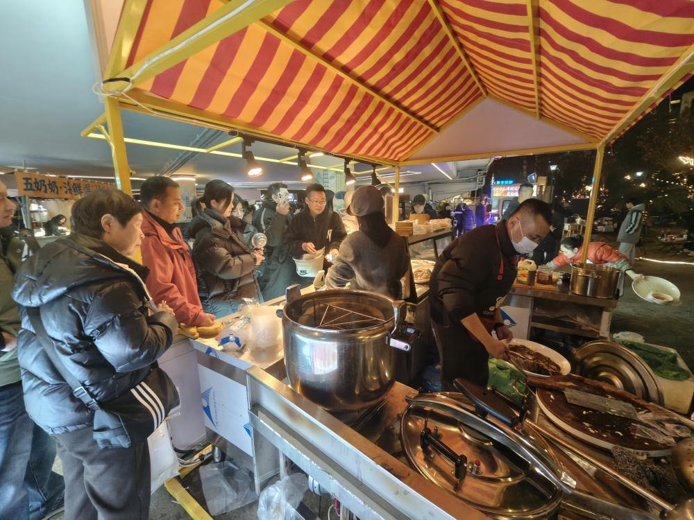 柠檬茶一天售出400杯 城市边角料变身温州夜市“宝藏地”