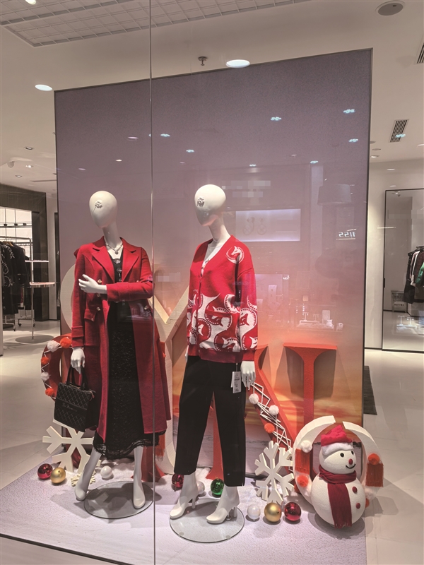 红色的内衣、毛衫、外套及生肖主题金饰等商品销量稳步攀升