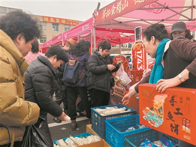 ����ʳ�ڡ�������������� ������Ӫҵ�����ͻ��8��Ԫ