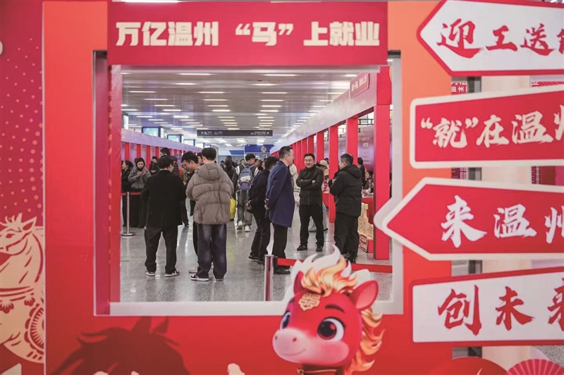 50多家企业带着4700余个岗位前来“摆摊”招人