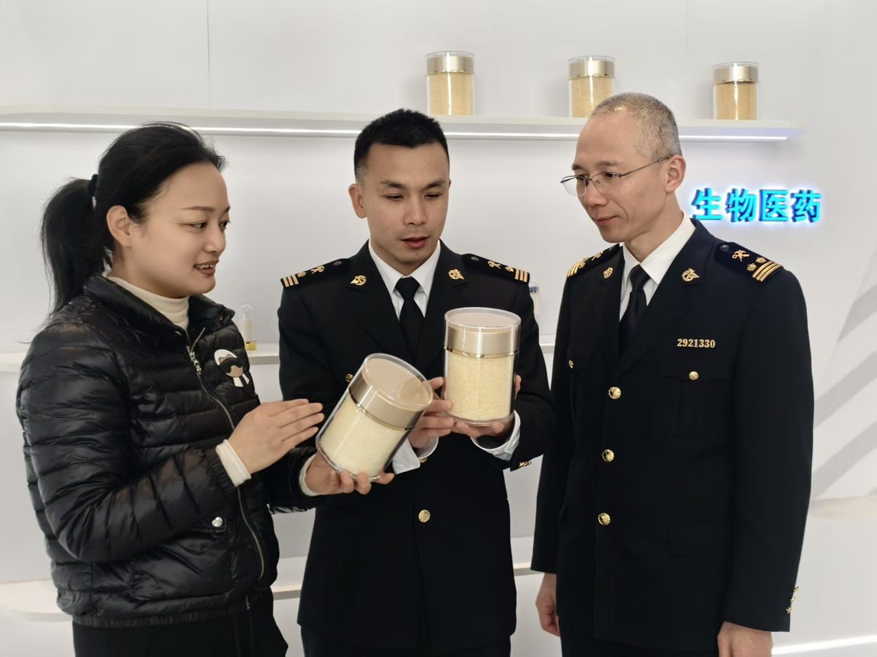 ����ʳ�������״γ��ڼ���կ �����ɫ��Ʒ���١���������Ȧ