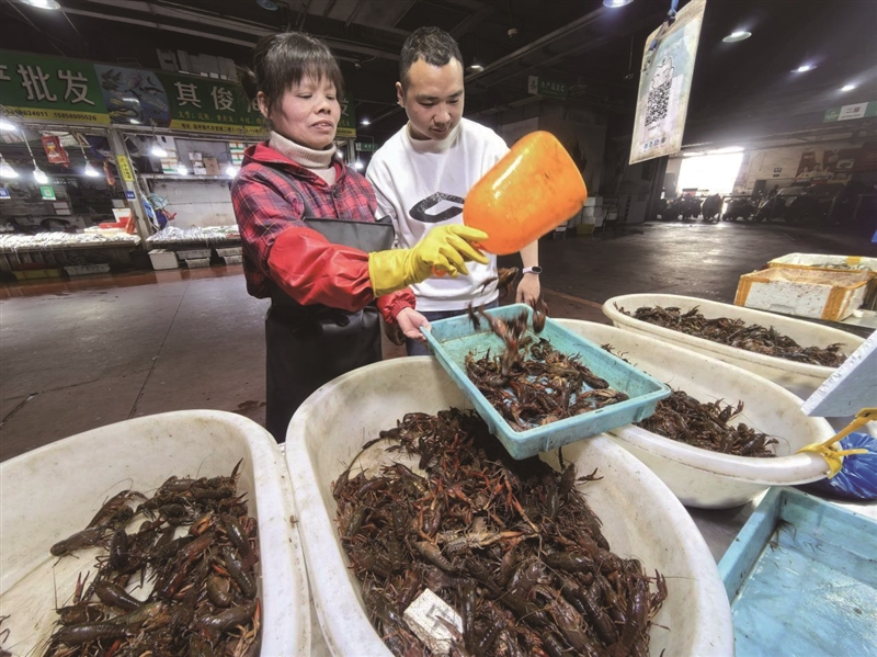 �۸�ͬ�Ȼ�����ĳɣ���������С��Ϻ����������