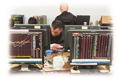 美元走弱、黄金高位、利率下行、股市分化……今年,我们的钱该放在哪里?