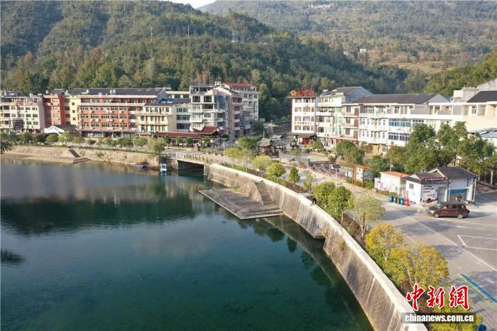 һ��С���򡰻������· �㽭ɽ�徺���������á�