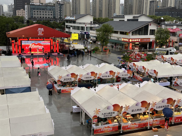 ���ݻ�����ŵ����ּ��껪���ˣ� ����һ�������˲�ͣ