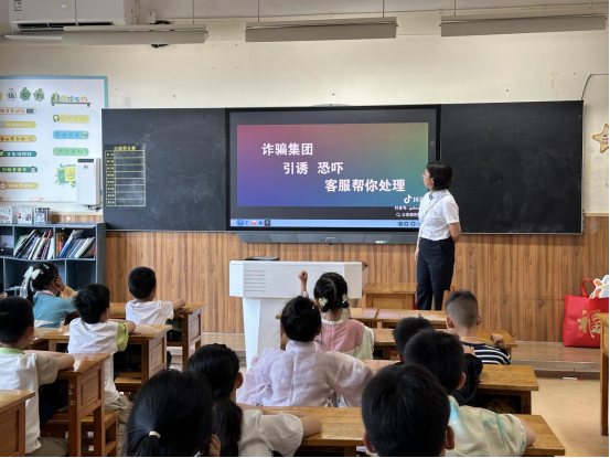 精准护航“一老一少” 温情守护金融民生|温州银行温州分行开设专题金融宣教课堂