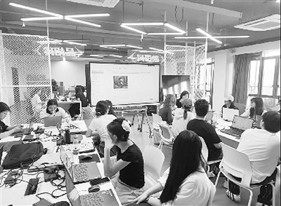 一班大学生五年打磨城市IP动画 《鹿游记》摘得省级知识产权大奖